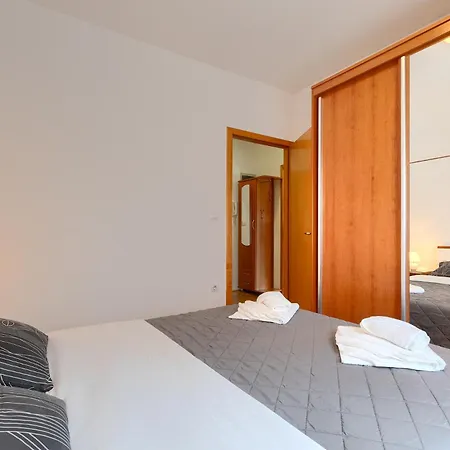 Apartment Peach House Pula