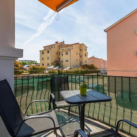 Apartment Peach House Pula